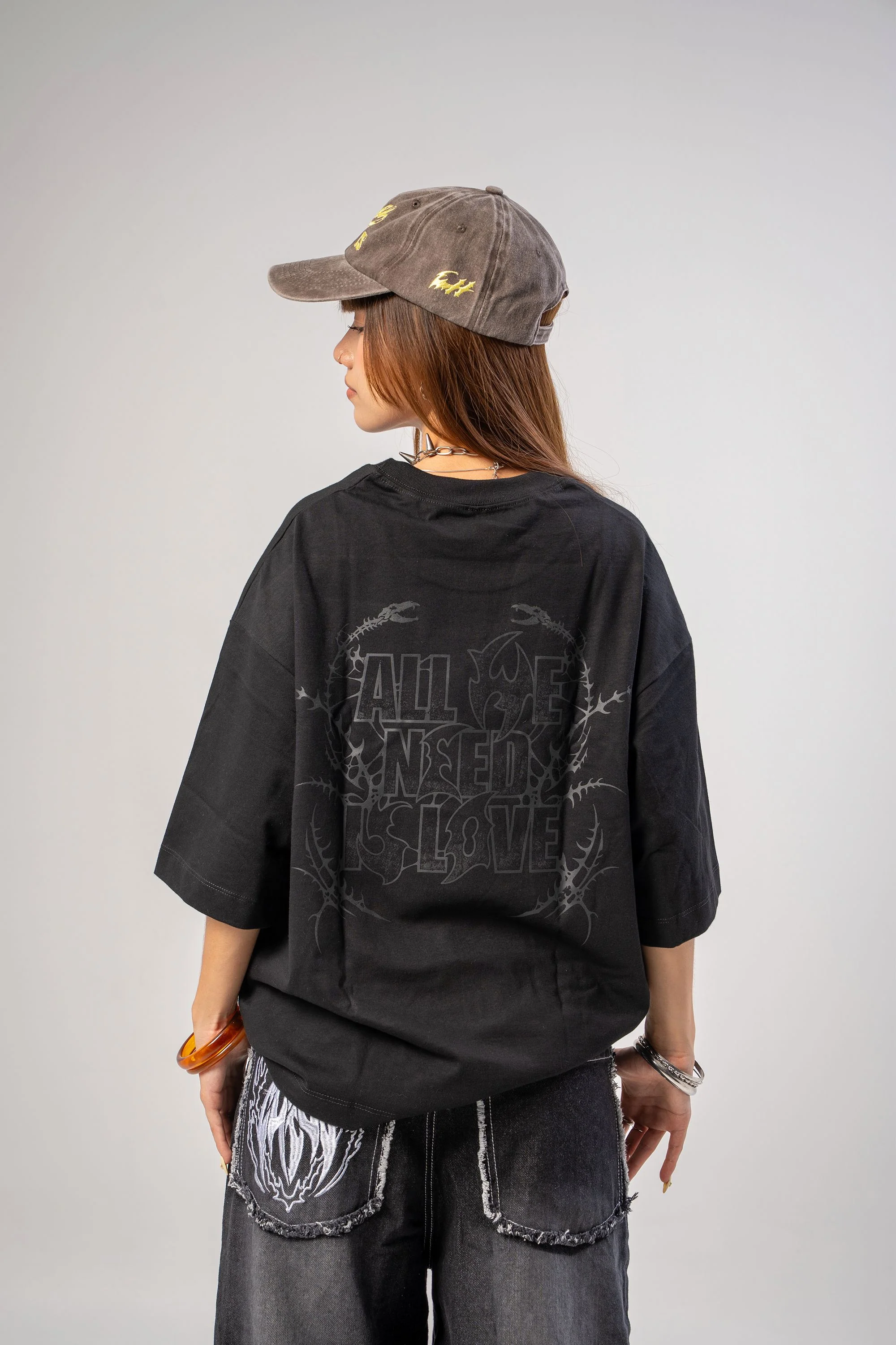 Camiseta All We Need Is Love - Image 3