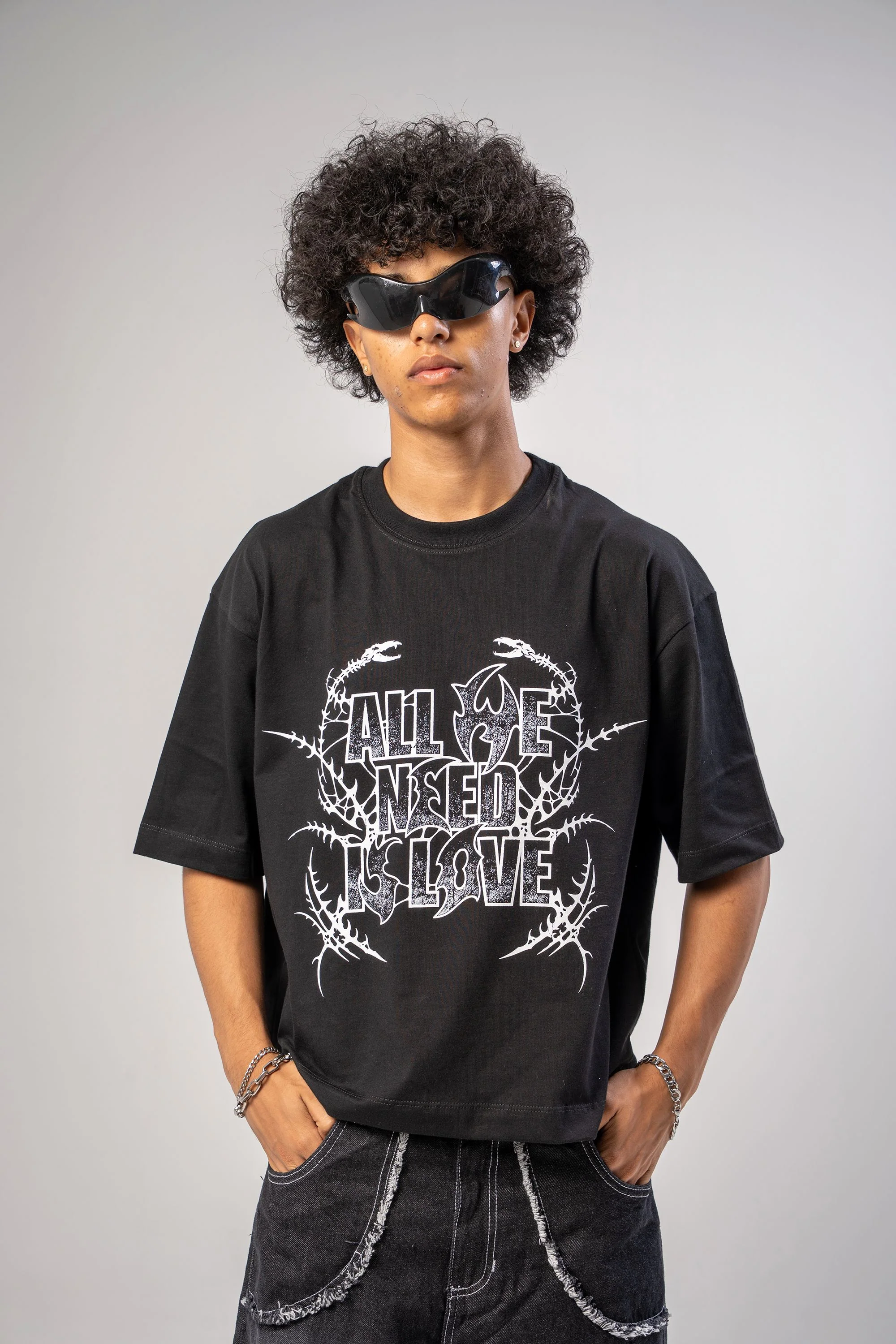 Camiseta All We Need Is Love - Image 5