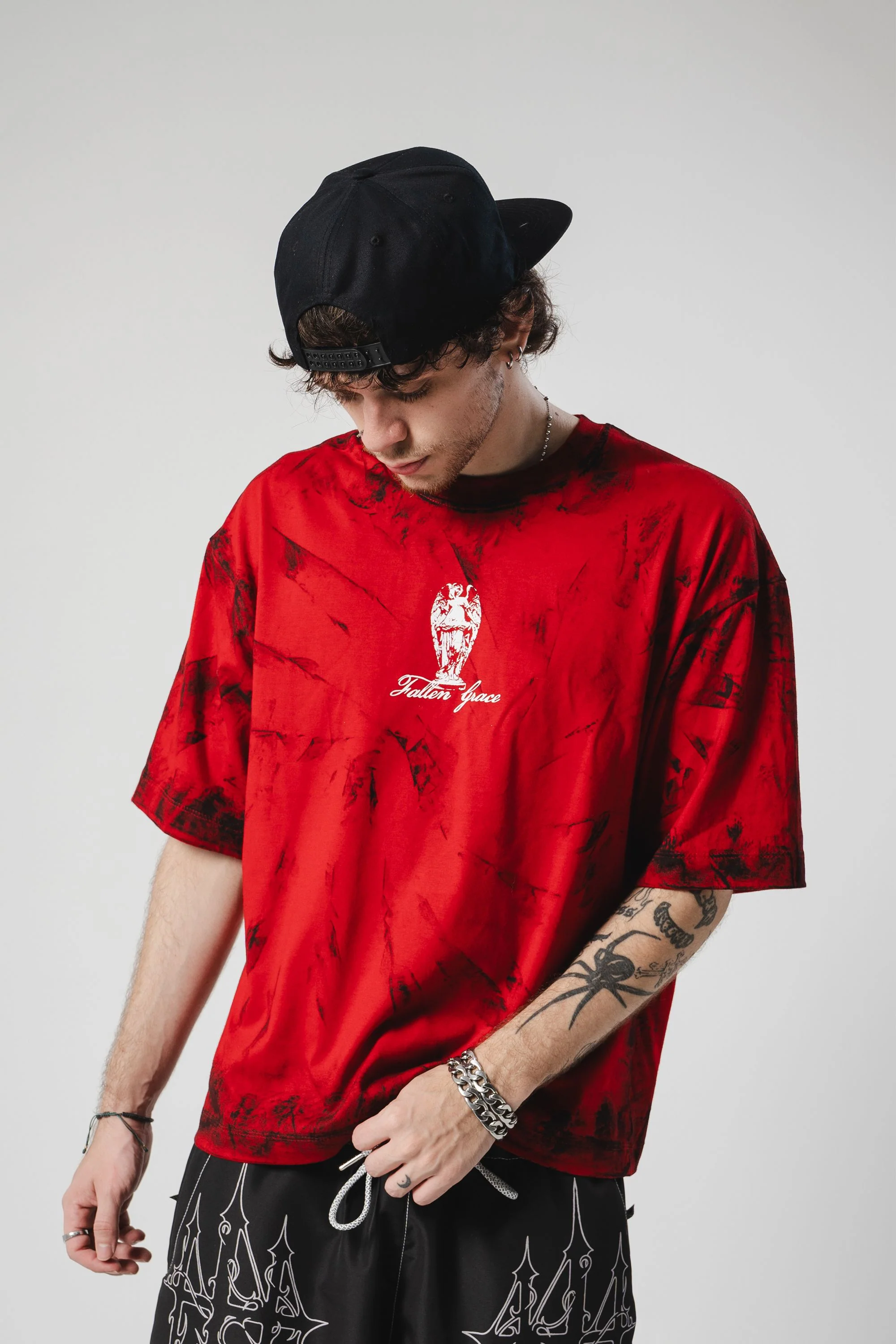 Camiseta Distressed Fallen Grace - Image 2