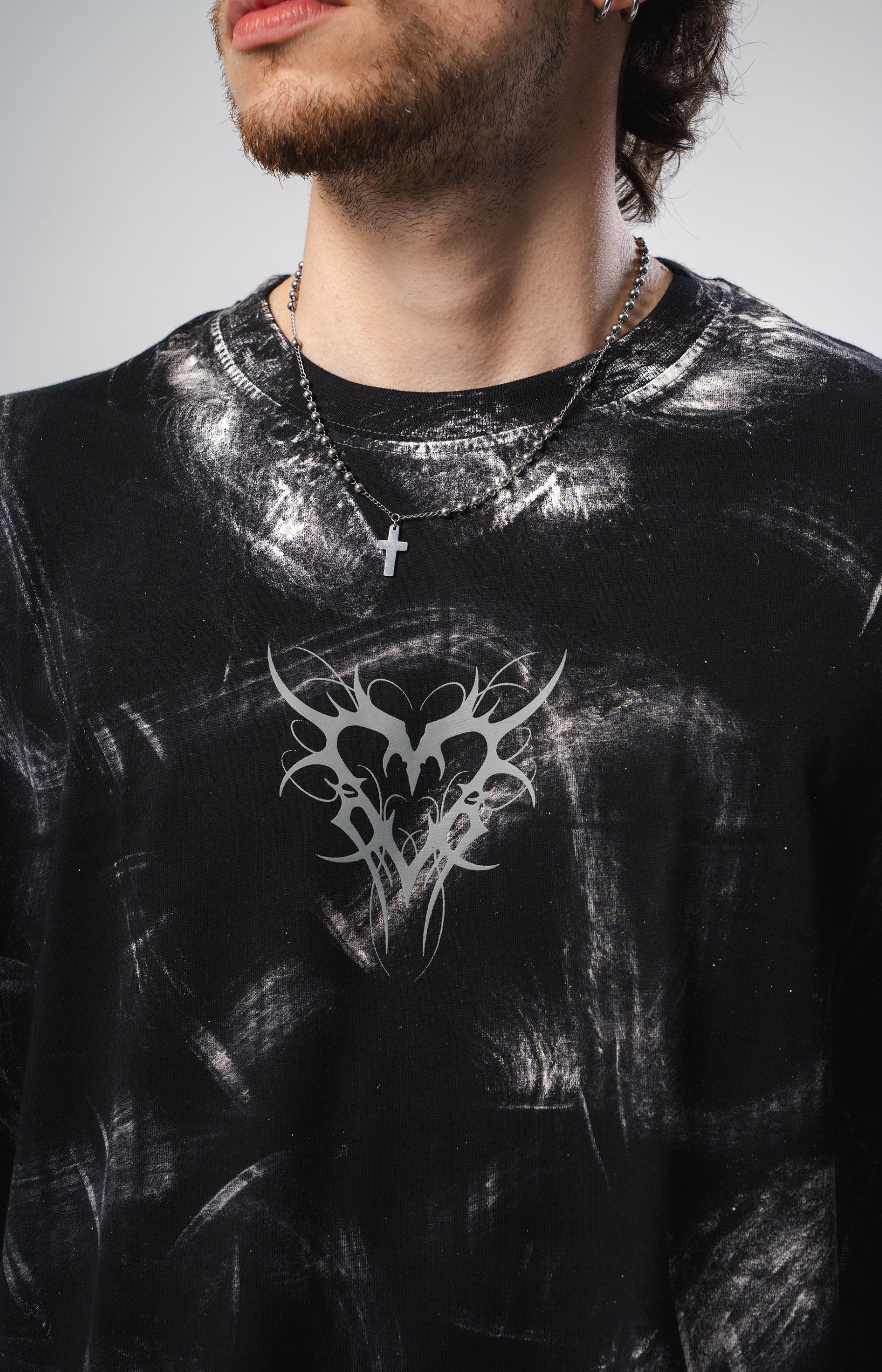 Camiseta Distressed Tribal Heart - Image 2