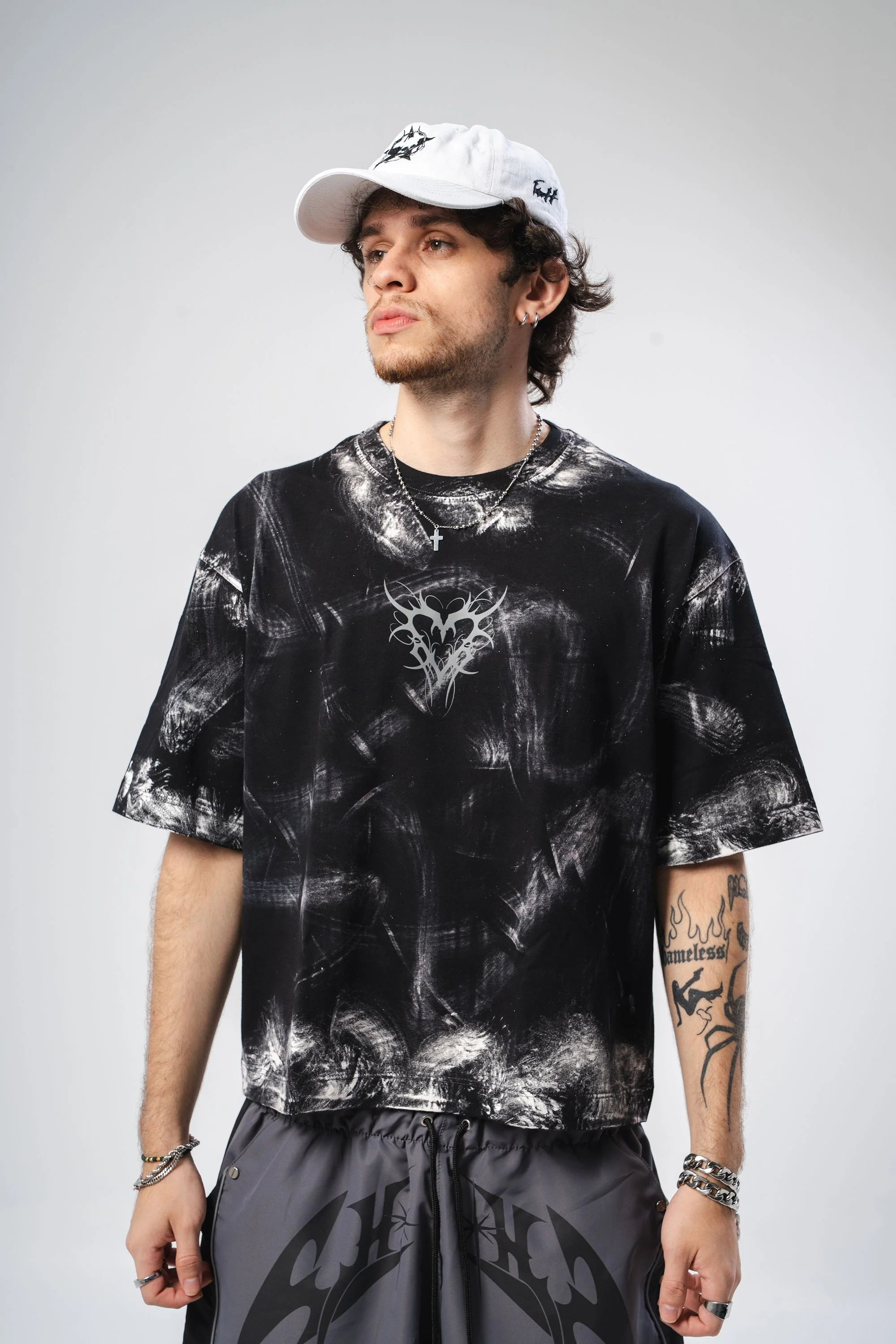 Camiseta Distressed Tribal Heart - Image 3