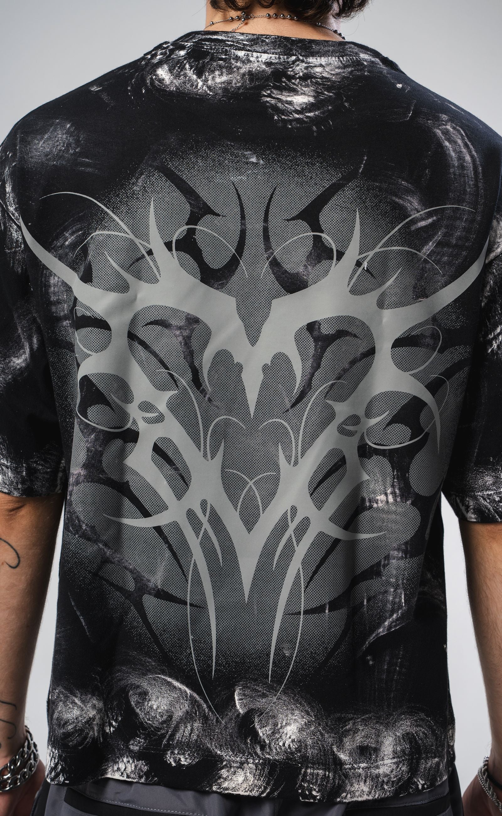Camiseta Distressed Tribal Heart - Image 4