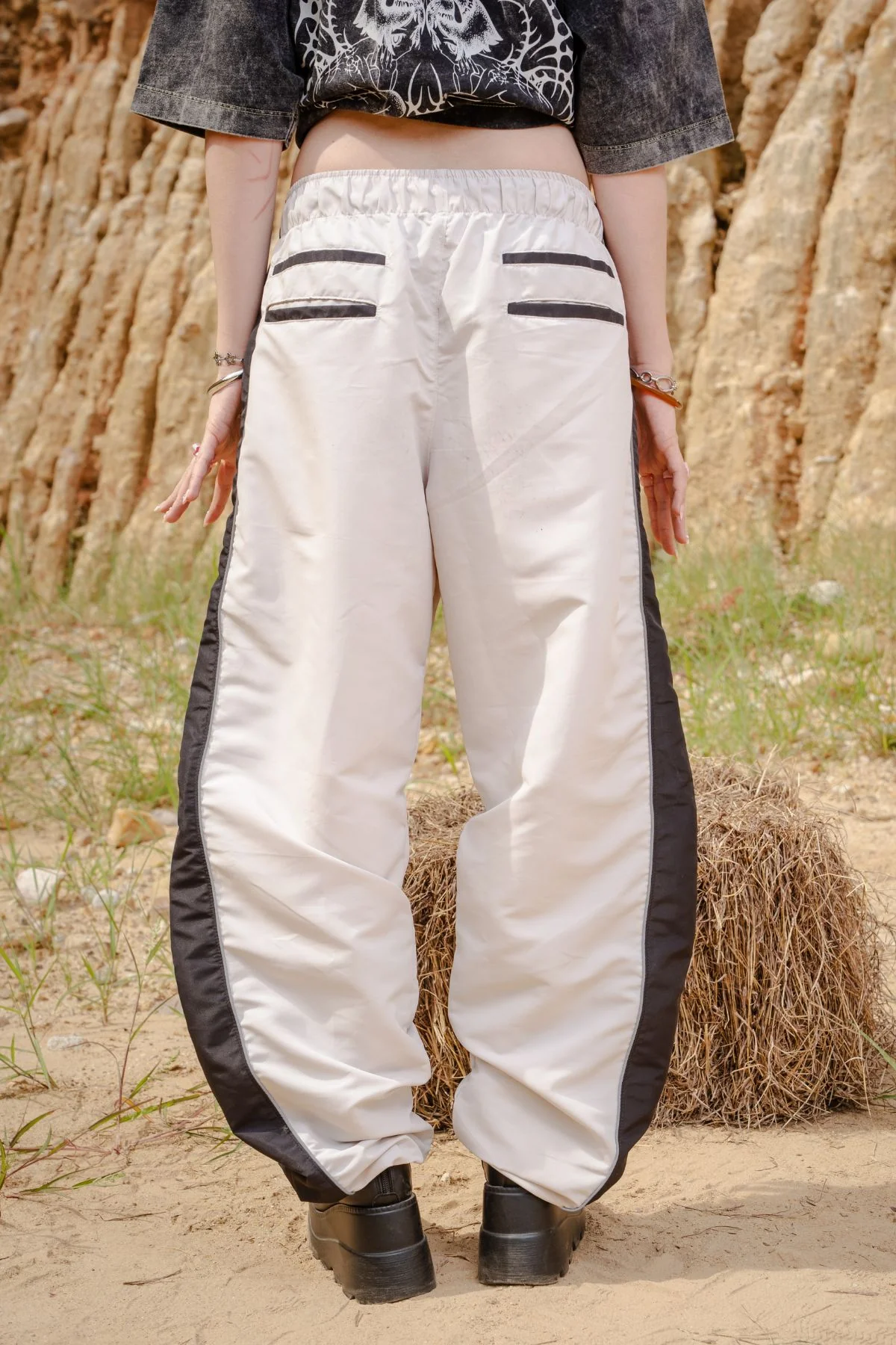 Parachute Track - Image 5